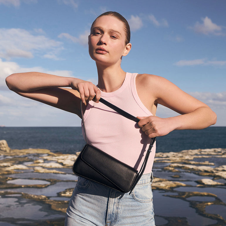 Status Anxiety Overnight Obsession Women's Leather Bag Black